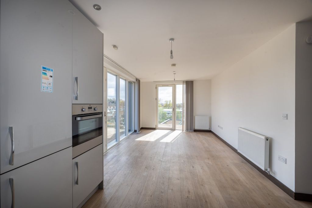 Property photo 3 of 8 Picture No. 10