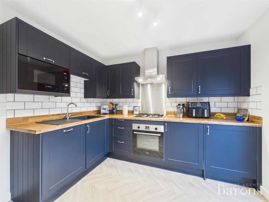 Property photo 2 of 15 Cam05500G0-Pr0120-Still001.Jpg