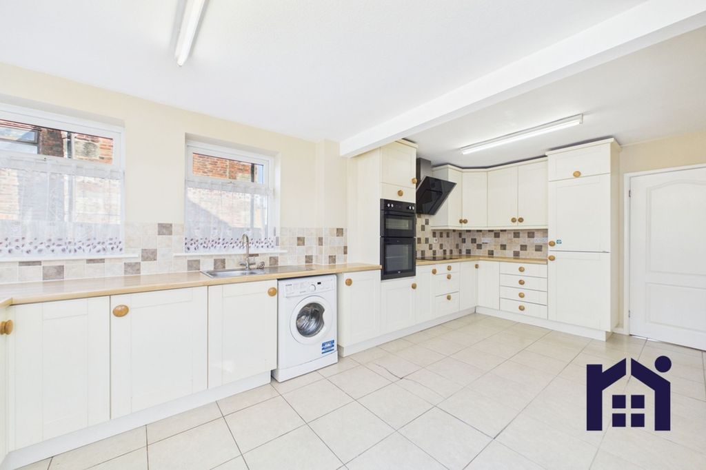 Property photo 1 of 16 Dining Kitchen