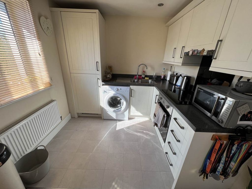 Property photo 2 of 5 Kitchen