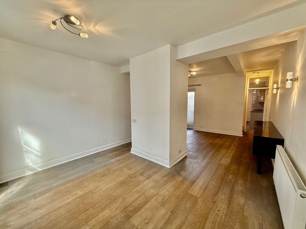 Property photo 2 of 13 Image