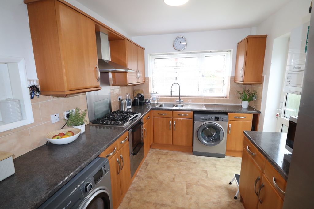 Property photo 2 of 11 Kitchen