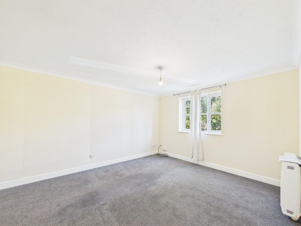 Property photo 2 of 18 Cam01576G0-Pr0402-Still013.Jpg