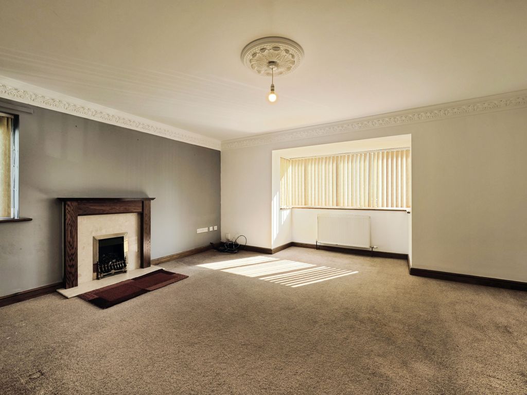 Property photo 3 of 20 Lounge