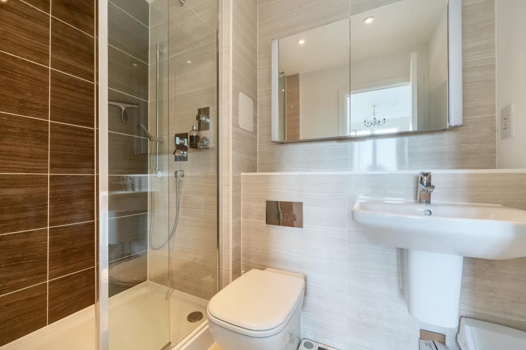 Property photo 2 of 10 Bathroom