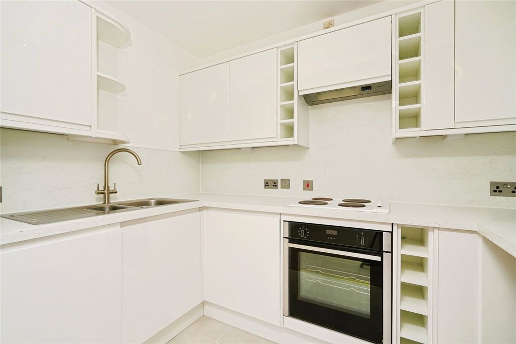 Property photo 2 of 11 Picture No. 21