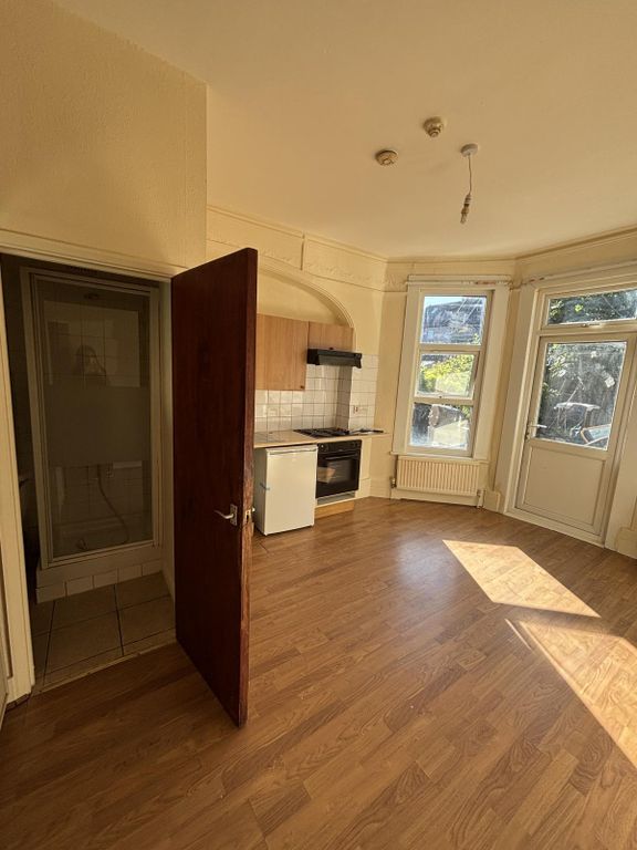 Property photo 2 of 6 Gallery