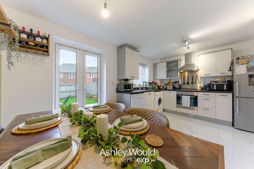 Property photo 3 of 18