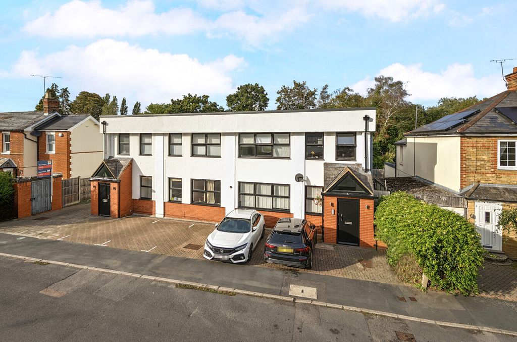 Property photo 1 of 12 1356838-5-68c9897...