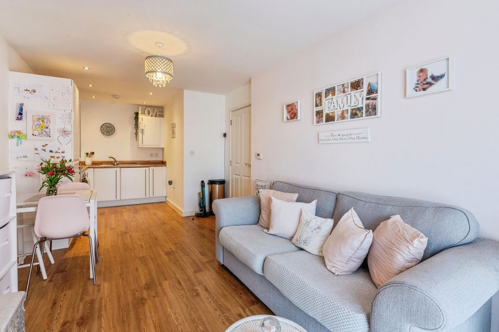 Property photo 3 of 8