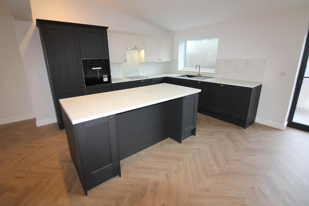 Property photo 2 of 8 Kitchen