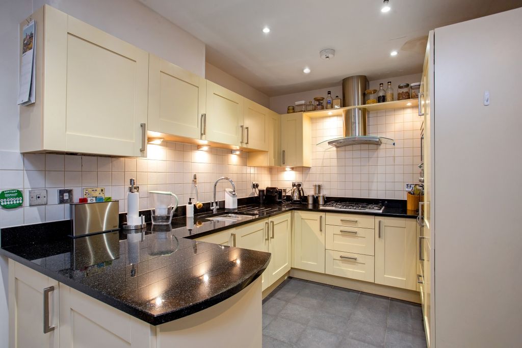 Property photo 3 of 13 The Roseberys