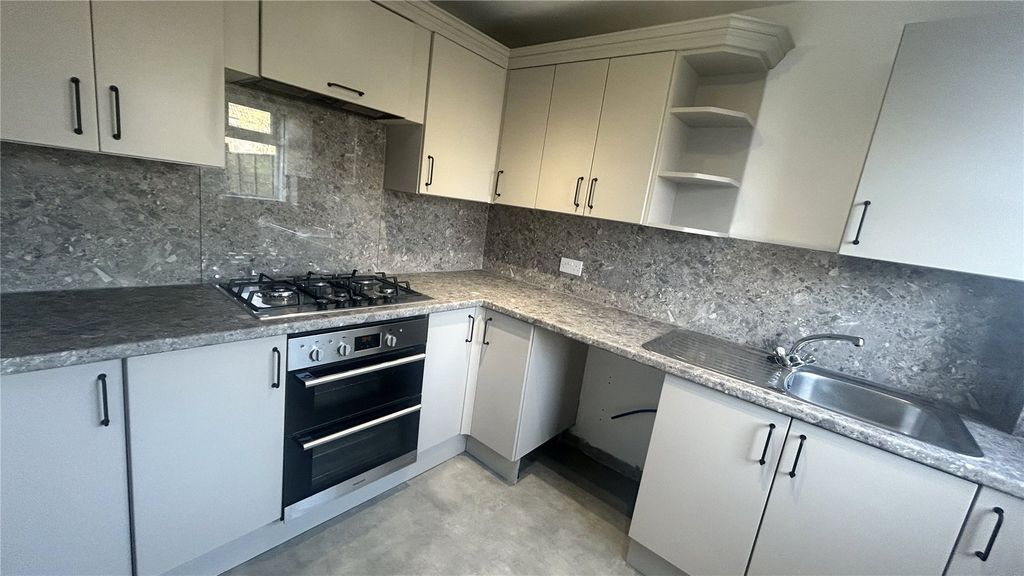 Property photo 3 of 14 Kitchen