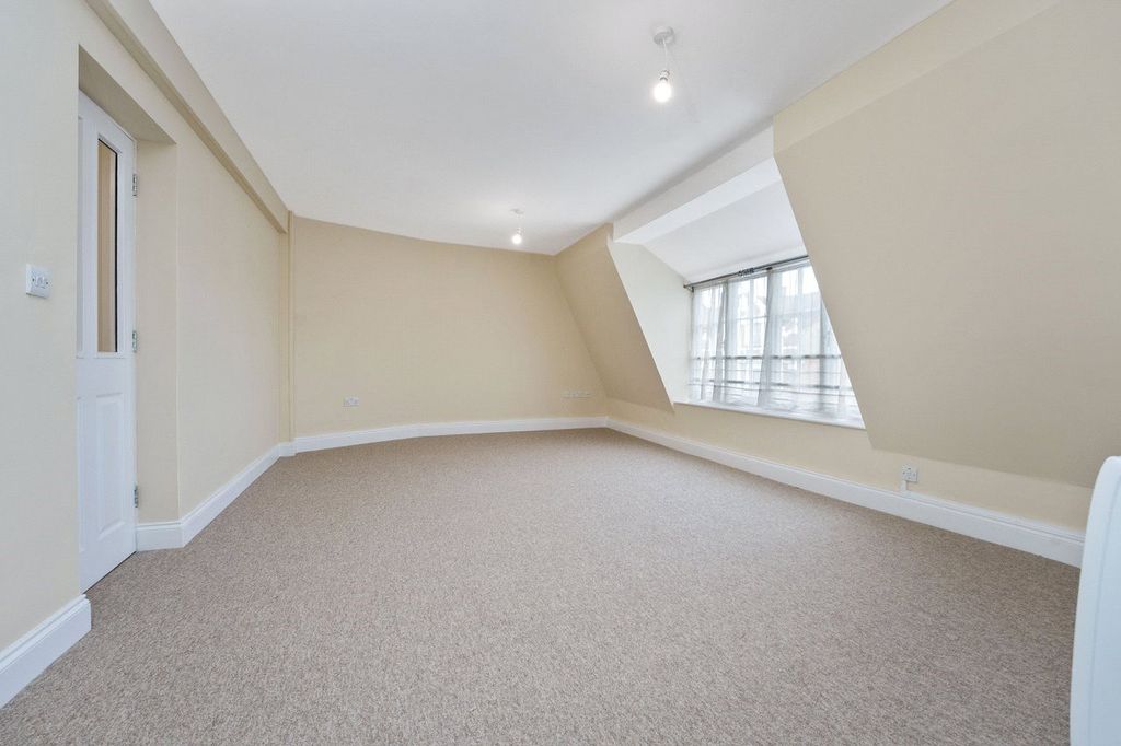 Property photo 3 of 18 Picture No. 10