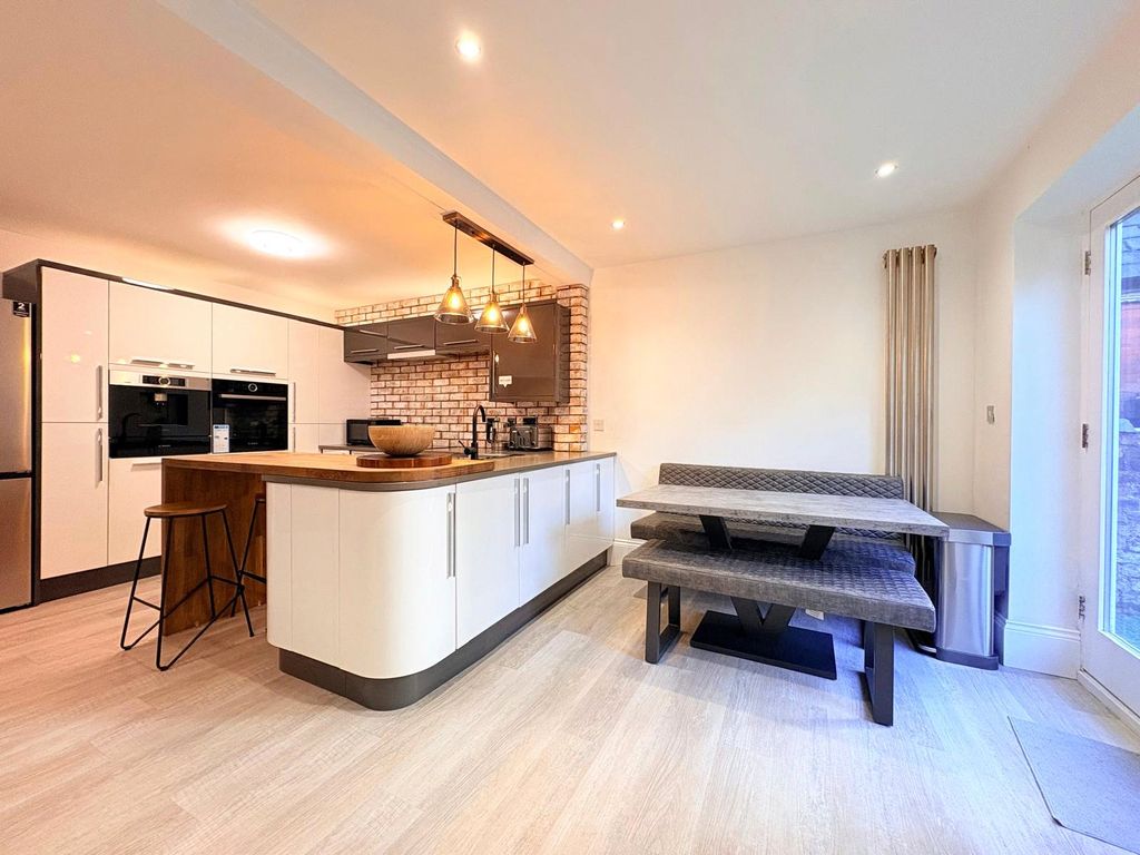 Property photo 3 of 17 Kitchen/Dining Room