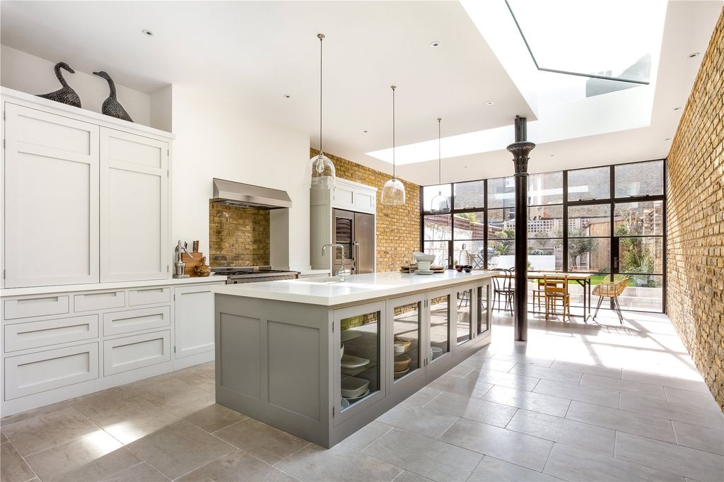 Property photo 1 of 15 Kitchen