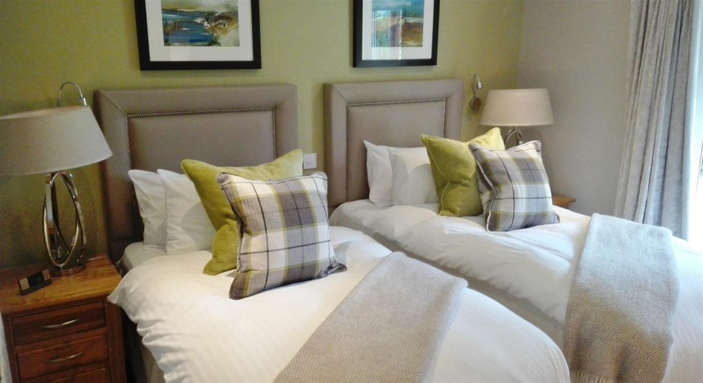 Property photo 3 of 13 Twin