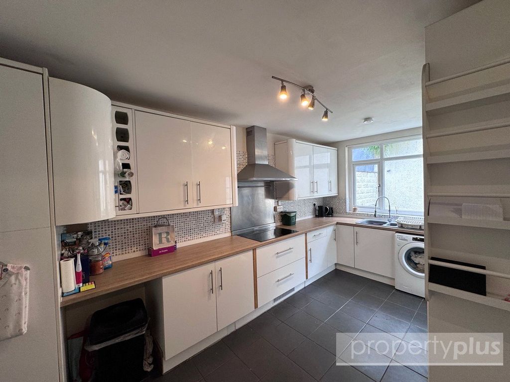 Property photo 3 of 14 Picture No. 12
