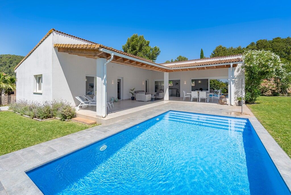 Property photo 1 of 20 Exterior And Pool (1)