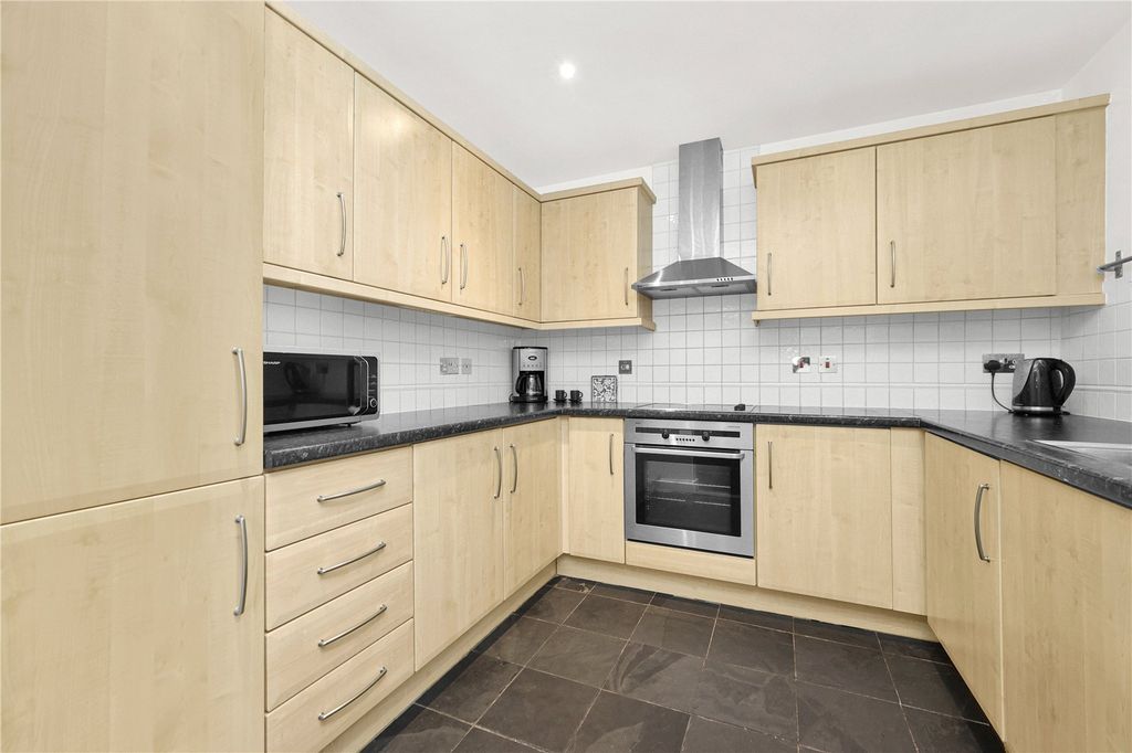 Property photo 2 of 25 Picture No. 15