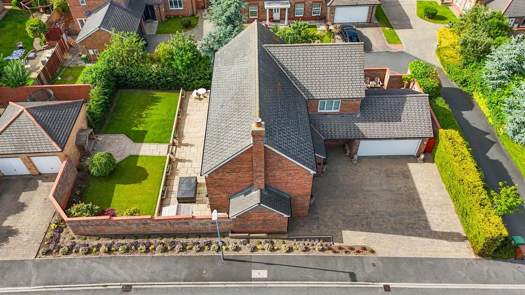 Property photo 2 of 47