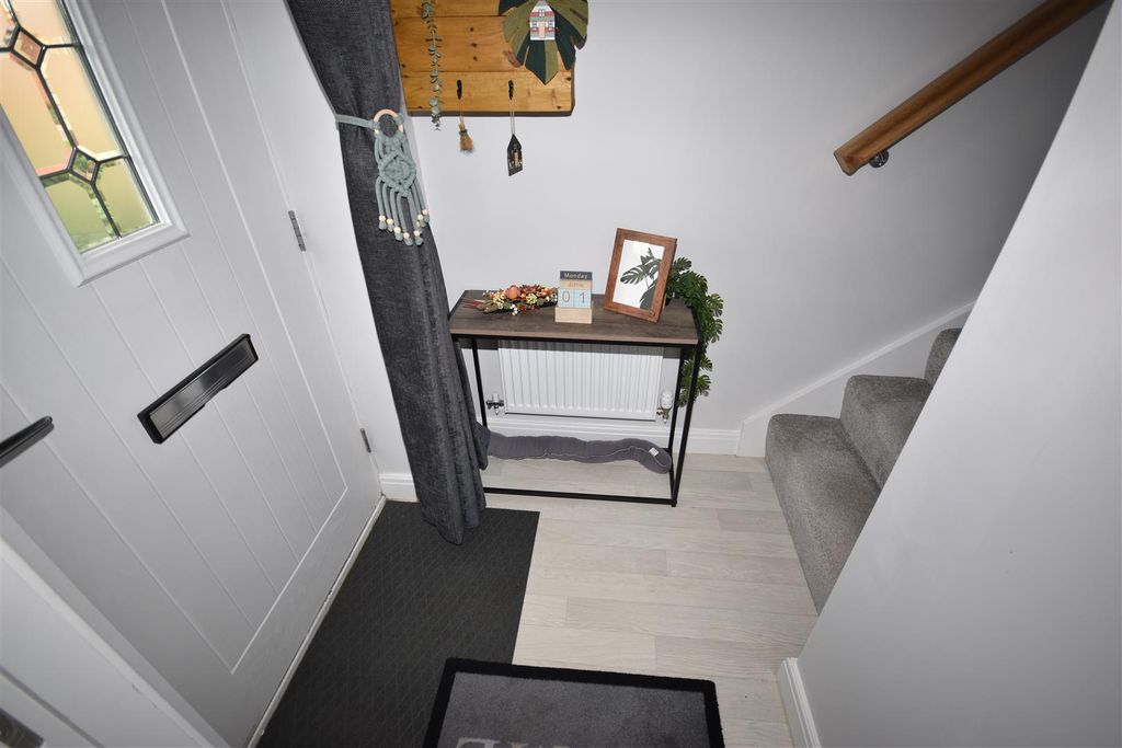 Property photo 2 of 17 Hall