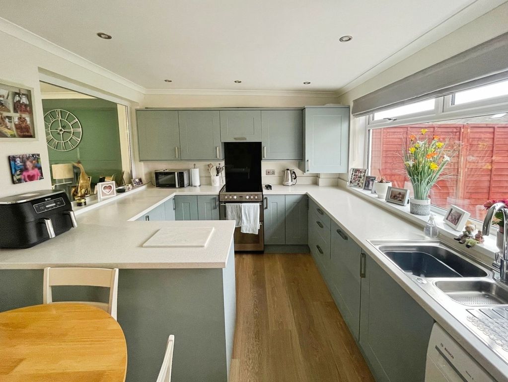 Property photo 3 of 27