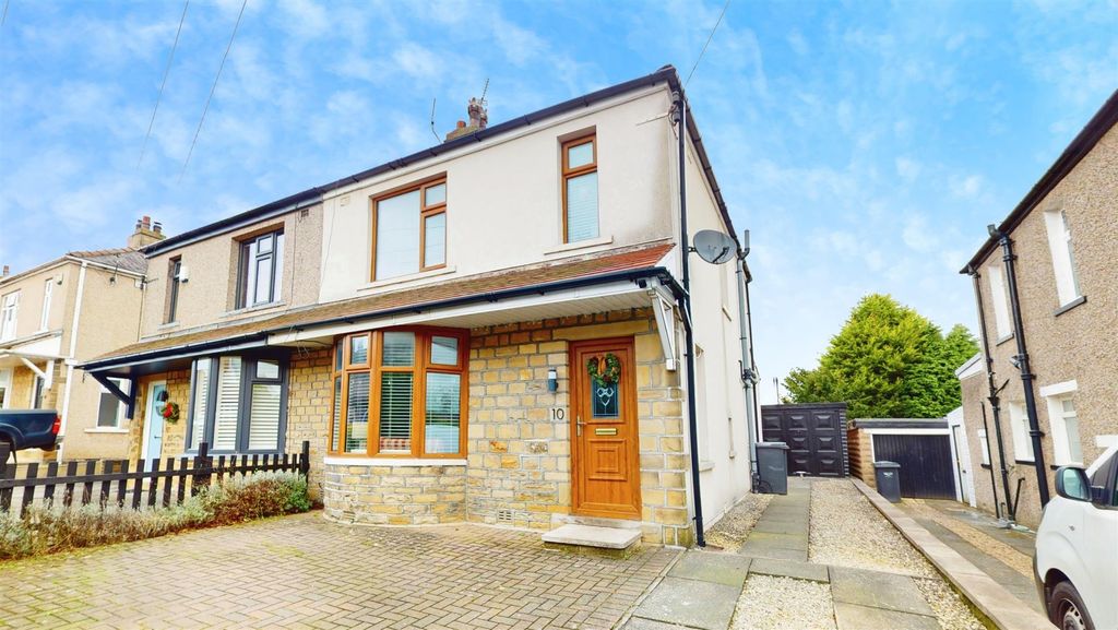 Property photo 1 of 17 External