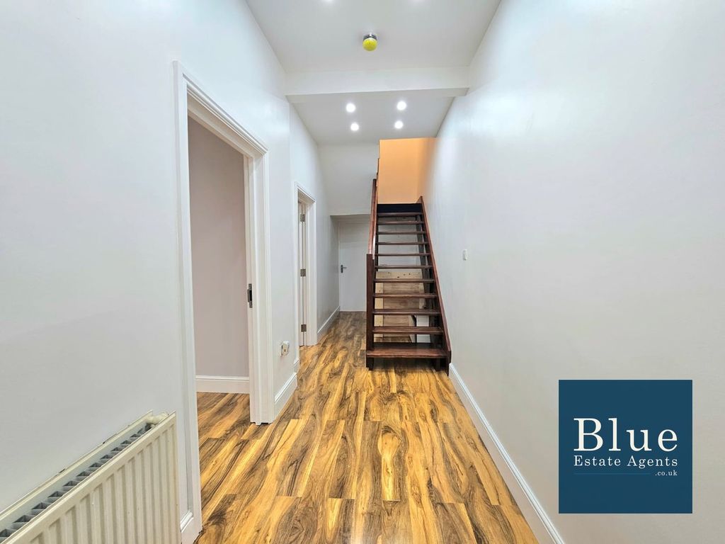 Property photo 1 of 14 Entrance