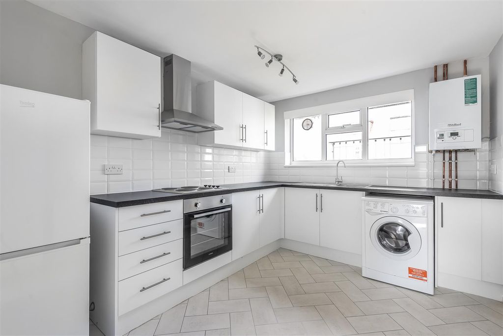 Property photo 1 of 9 Kitchen2.Jpg