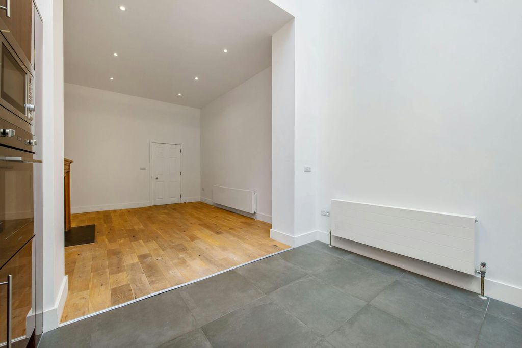 Property photo 3 of 10 Reception Kitchen