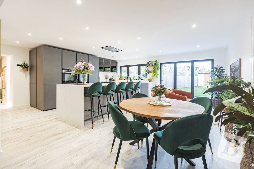 Property photo 2 of 28 Picture No. 26