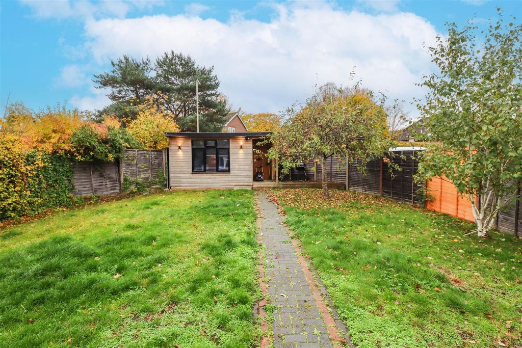 Property photo 2 of 16 Garden