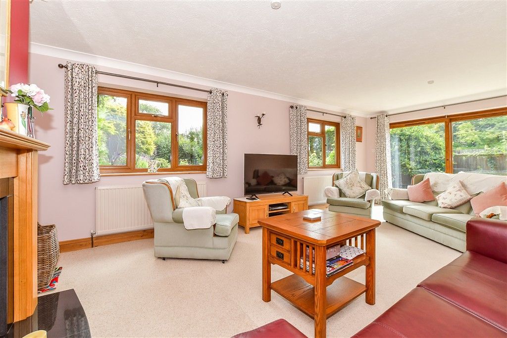 Property photo 2 of 19 Lounge