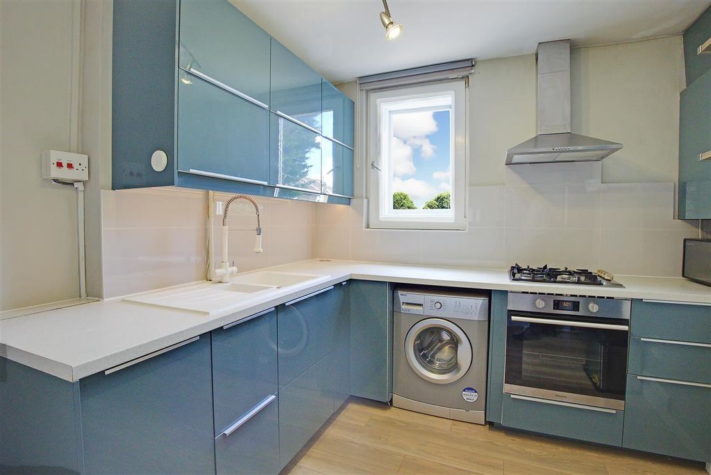 Property photo 2 of 10 Kitchen
