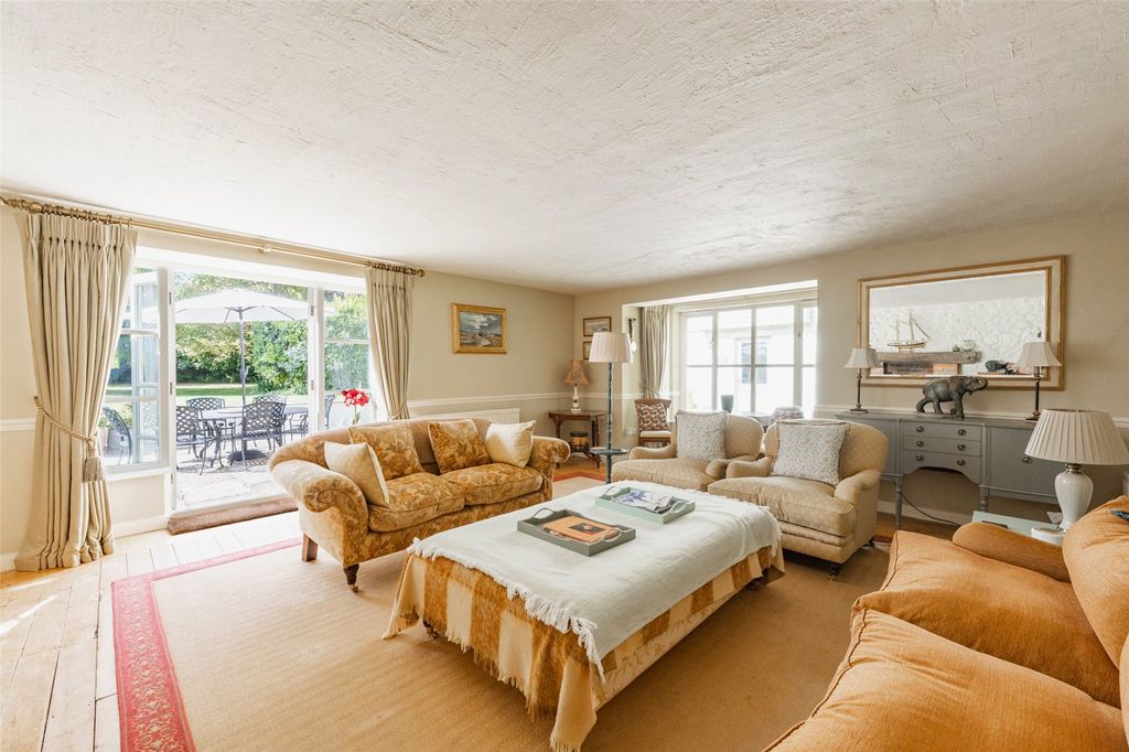 Property photo 3 of 15 Sitting Room
