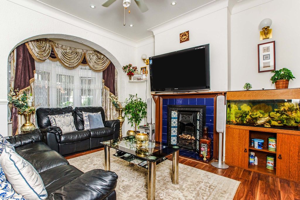 Property photo 2 of 14