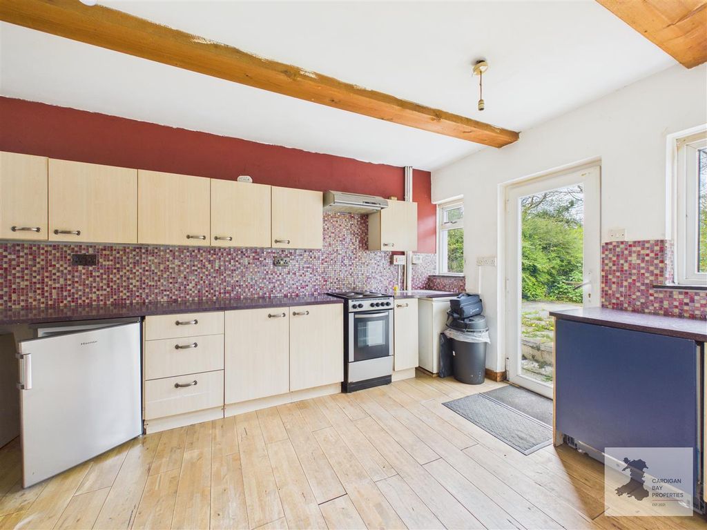 Property photo 3 of 28 Kitchen