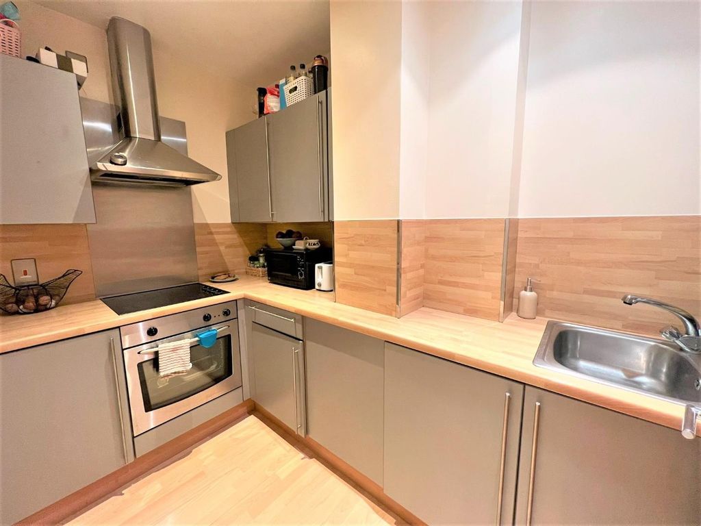 Property photo 3 of 9 Kitchen