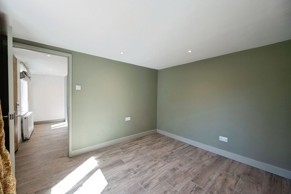 Property photo 3 of 19 Pbox-Img.Jpg
