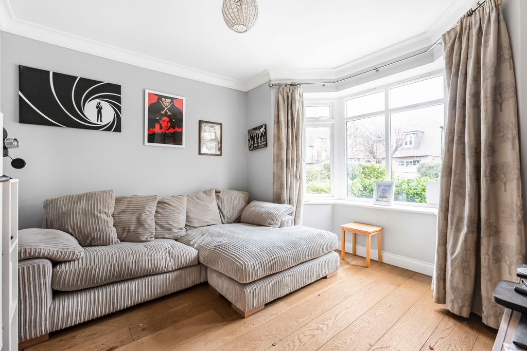 Property photo 2 of 28 Sitting Room