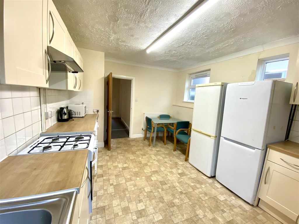 Property photo 3 of 15 Kitchen