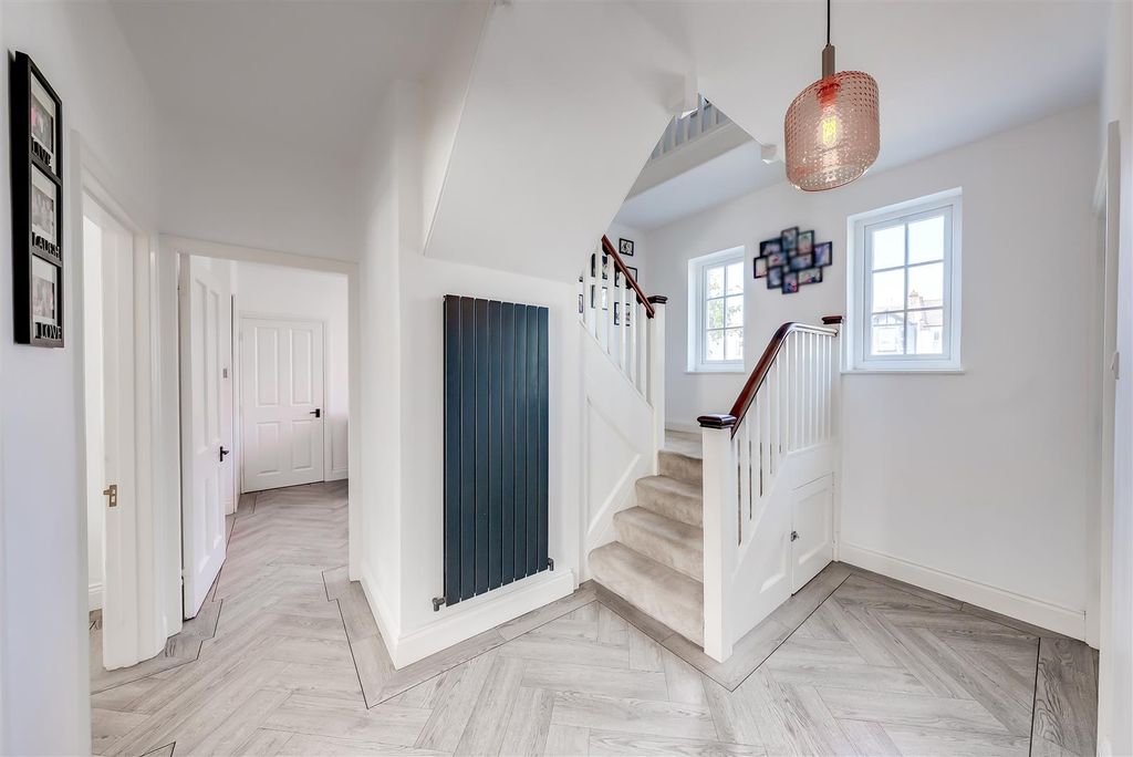 Property photo 3 of 45 A7S00078Hdr.Jpg