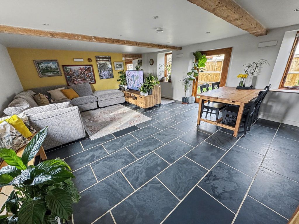 Property photo 3 of 28