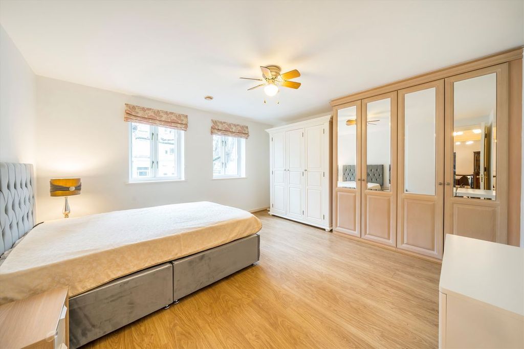 Property photo 3 of 6