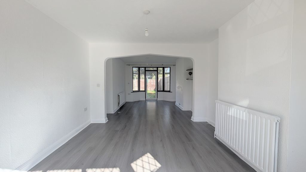 Property photo 2 of 11 Image