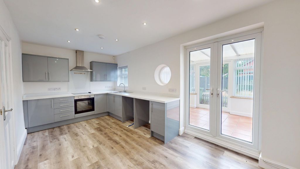 Property photo 2 of 23 4298261