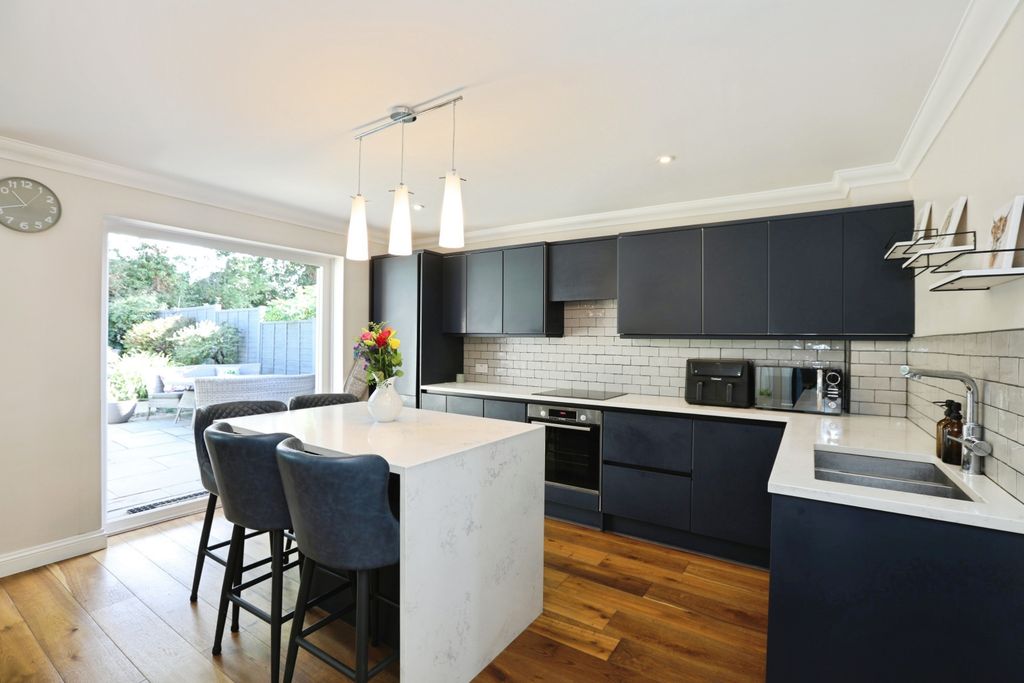 Property photo 2 of 25 Kitchen