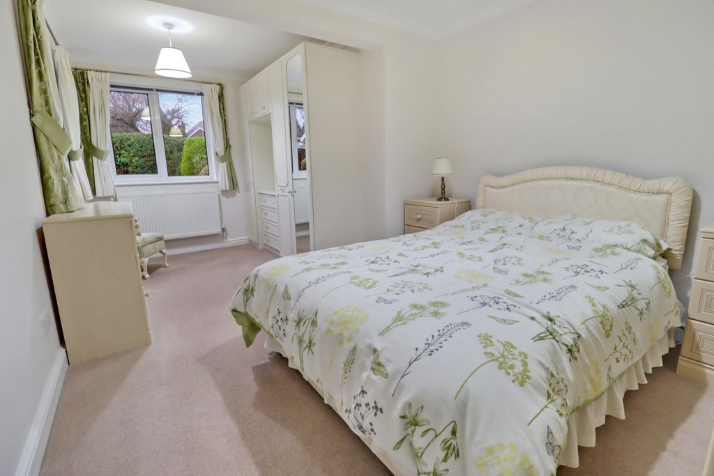 Property photo 2 of 12 Bedroom