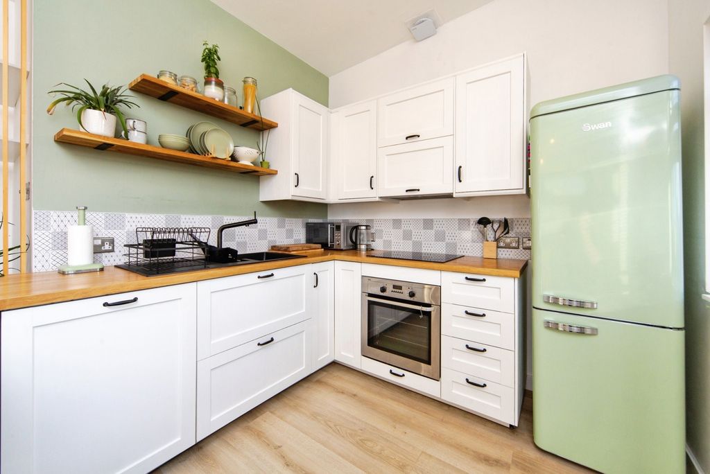 Property photo 3 of 19 Pbox-Img.Jpg